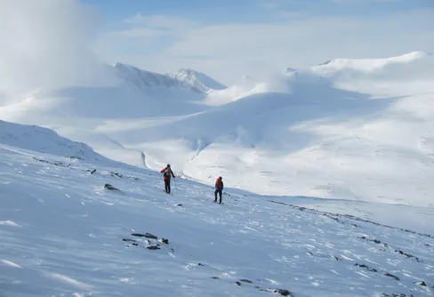 En marsskidtur från Årosjåkk genom Mårma och Lapporten