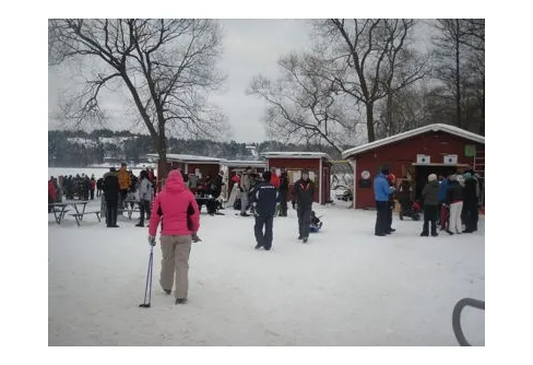 Långfärdsskridskor på Norrviken i Stockholm