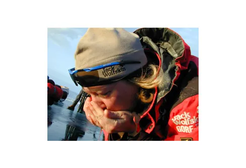 Madelene dricker vatten