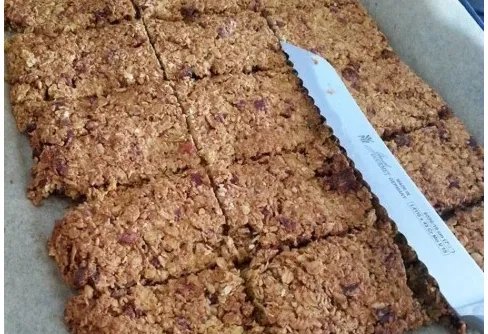 Mandel och tranbärsrutor