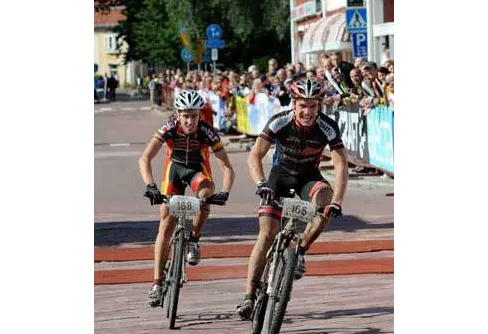 Överraskande damsegeer och rafflande avslut i herrtävlingen i CykelVasan