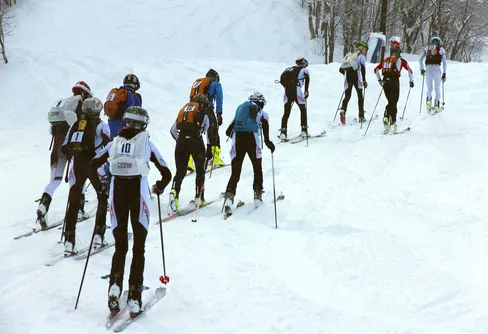 Snabbast uppför ett berg på skidor