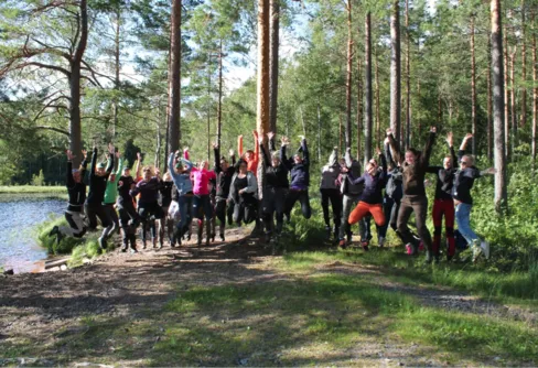 Skogskurs för tjejer i Skinnskatteberg