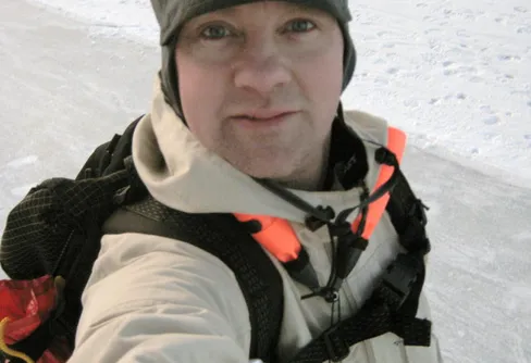 Sjungande skenor på soldränkt is...