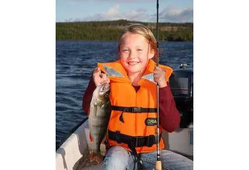 7000 barn kan låna fiskegrejor i sommar