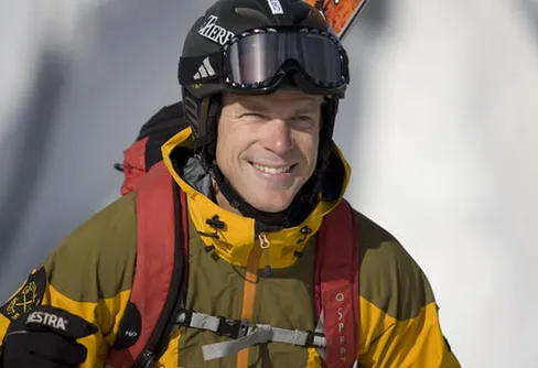 På skidor nedför världens tre högsta berg