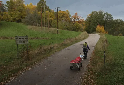 Hon går 150 mil och trotsar sina handikapp