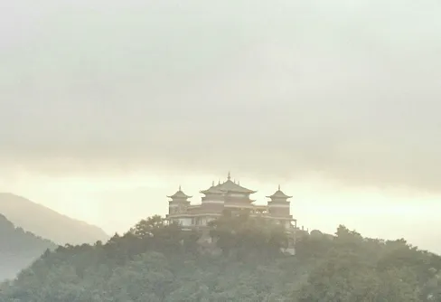 Väderkaos, många döda och försvunna i Himalya