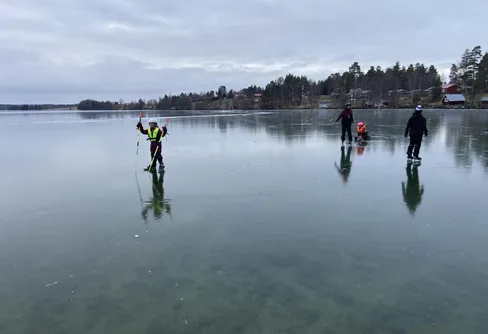 Skridskor på Locknesjön 241207