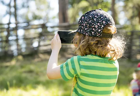 Ny Skogsmulleapp visar barn ut i naturen
