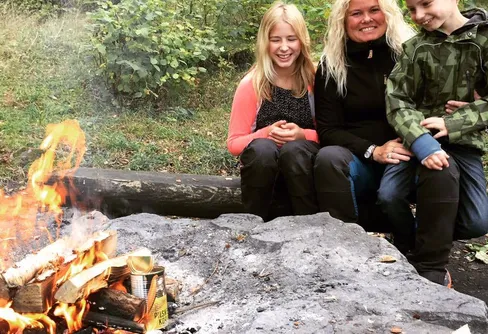 Lunch ute i skogen - för att det smakar bäst så!