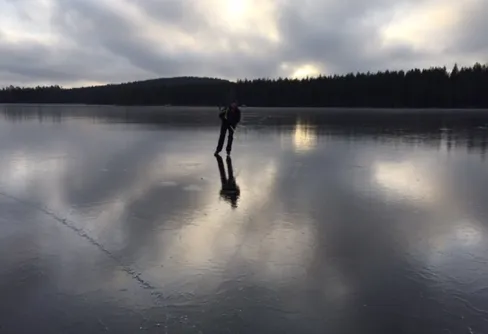 Nyårsbal på blanka isar