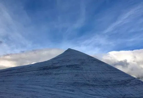Kebnekaises sydtopp nu en meter lägre än nordtoppen