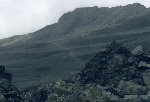 Följ med upp på Kilimanjaro