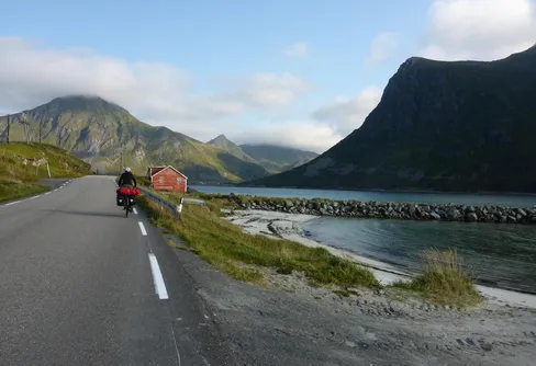 Cykling på Lofoten från öst till väst