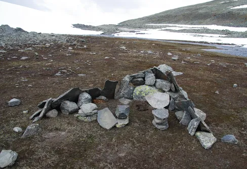 Solovandring i ödslig fjällvärld (2)