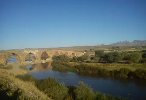 Vägen mellan tre hav