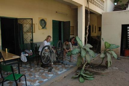 Montering av cykel i Bamako Montering av cykel i Bamako
