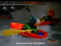 DSCN6148 roddbåt rörlig leksak.JPG