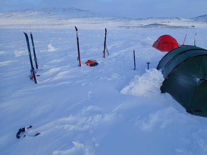 Gnistrande snö har ersatts av hård packad snö.