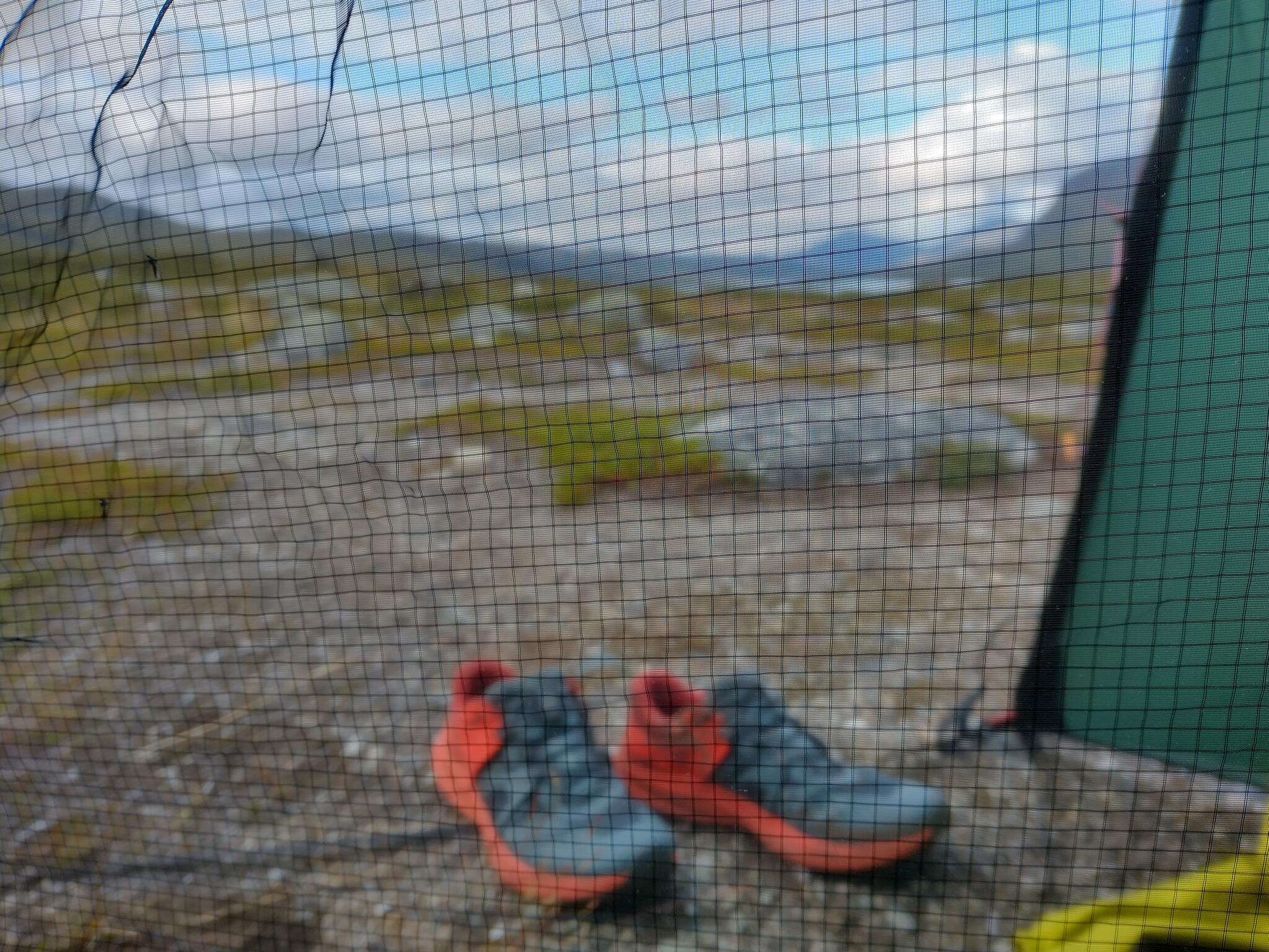 Utsikt från tältet, norrut i Alisvággi.