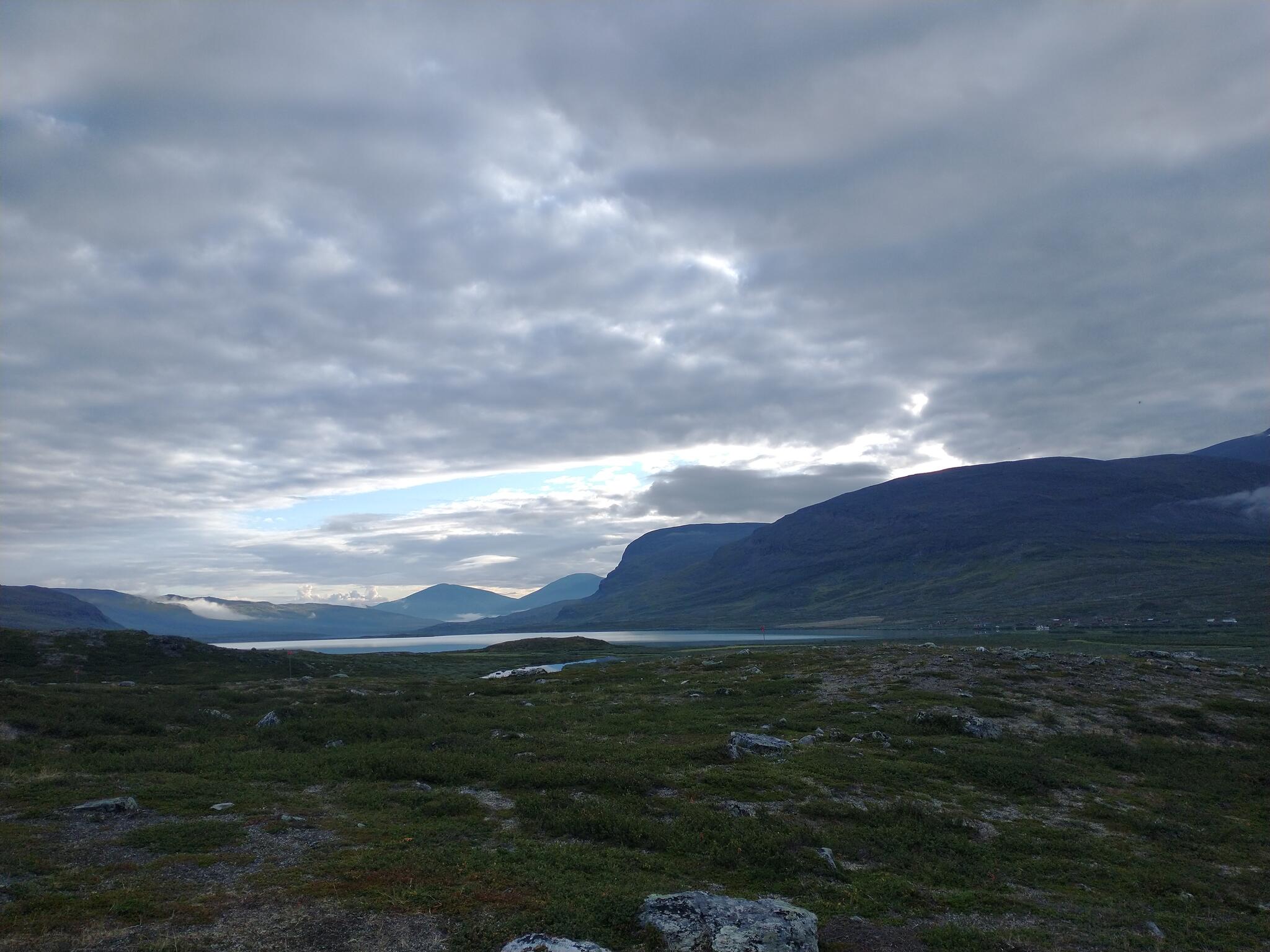 Norrut i Alisvággi, kvällen på inrullning.